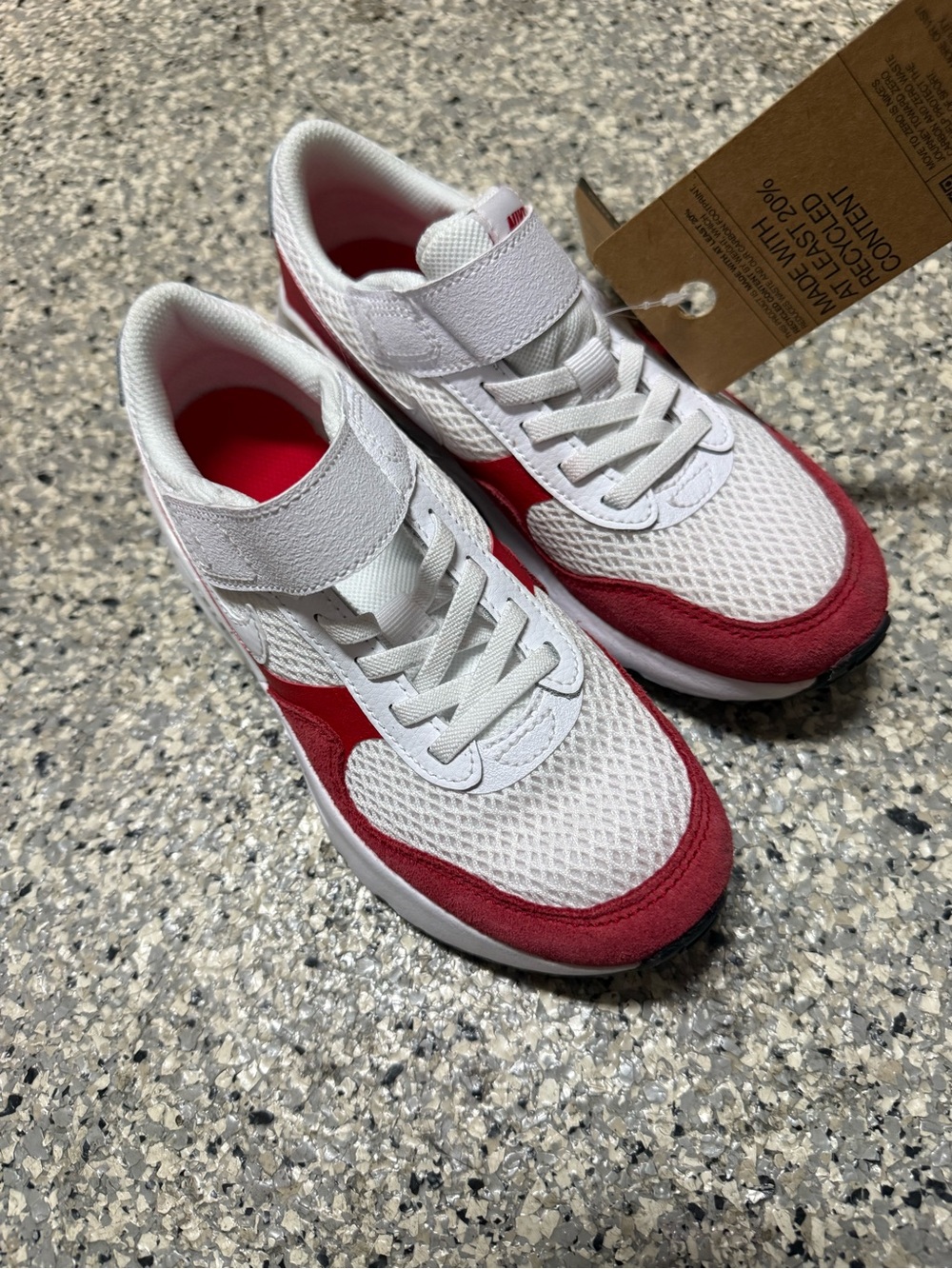 NWT Nike kids White and Red air max Athletic Sneakers - Velcro 1.5Y